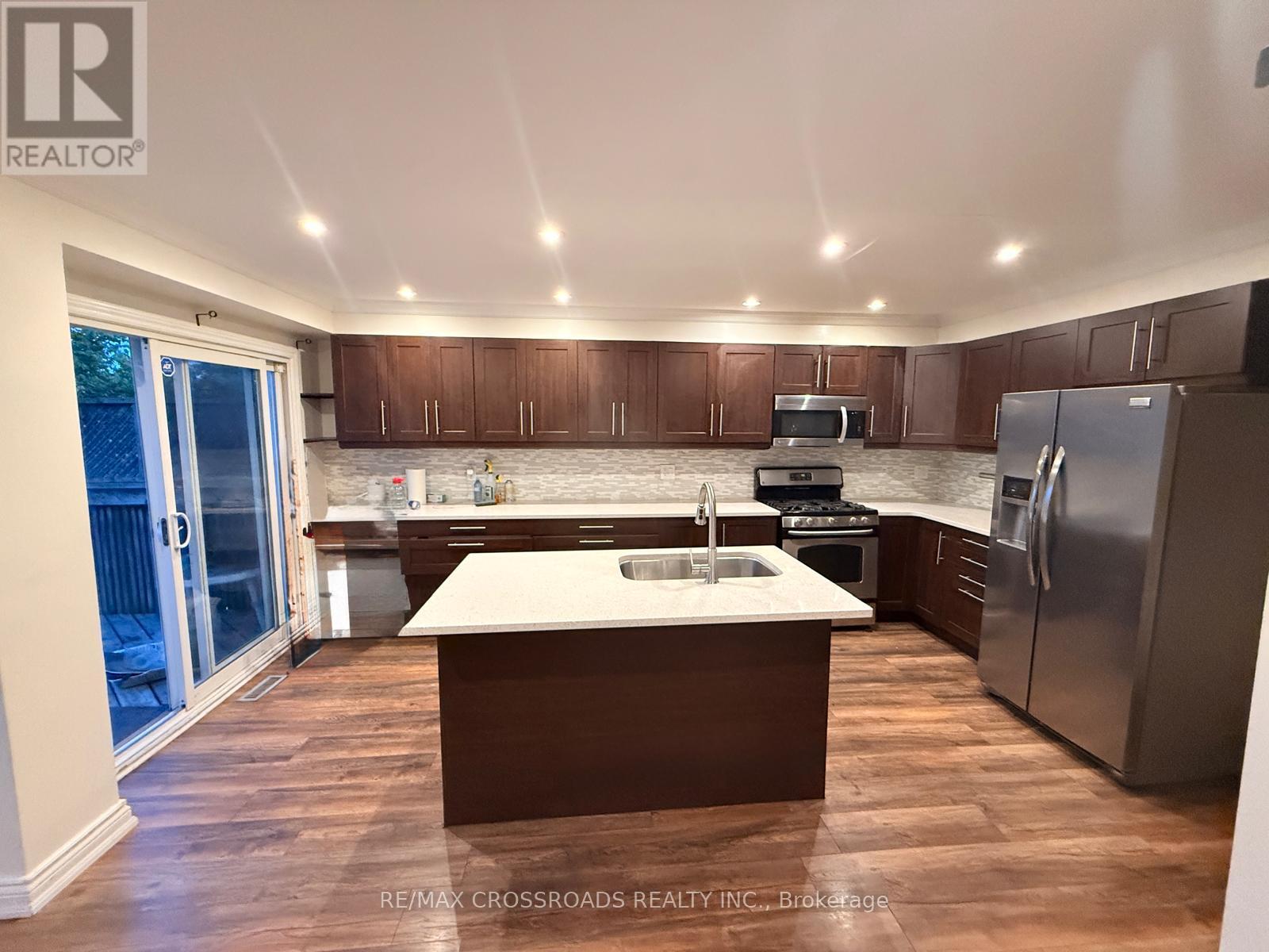 21 Fernbank Place, Whitby, ON photo 16