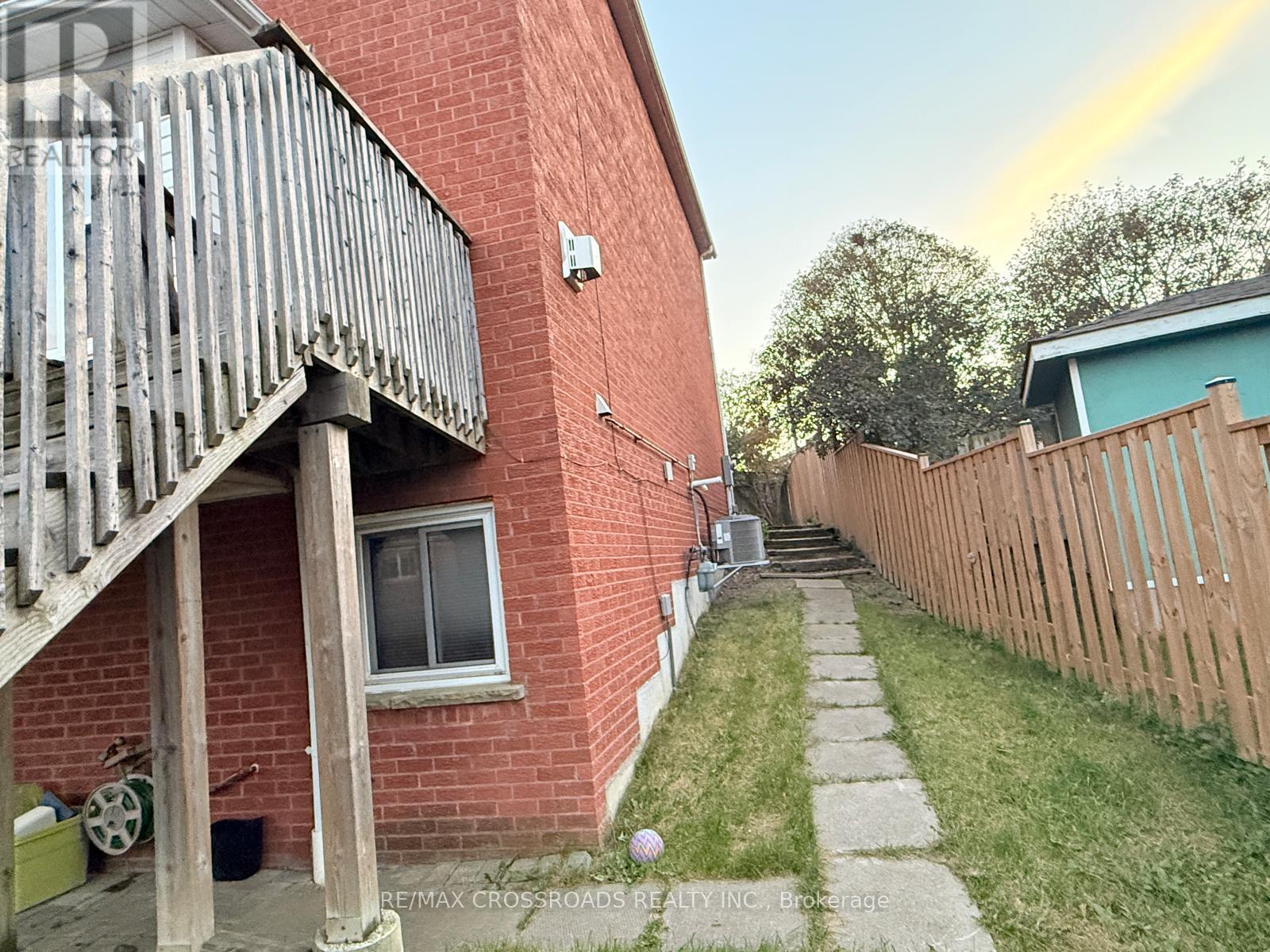 21 Fernbank Place, Whitby, ON photo 6