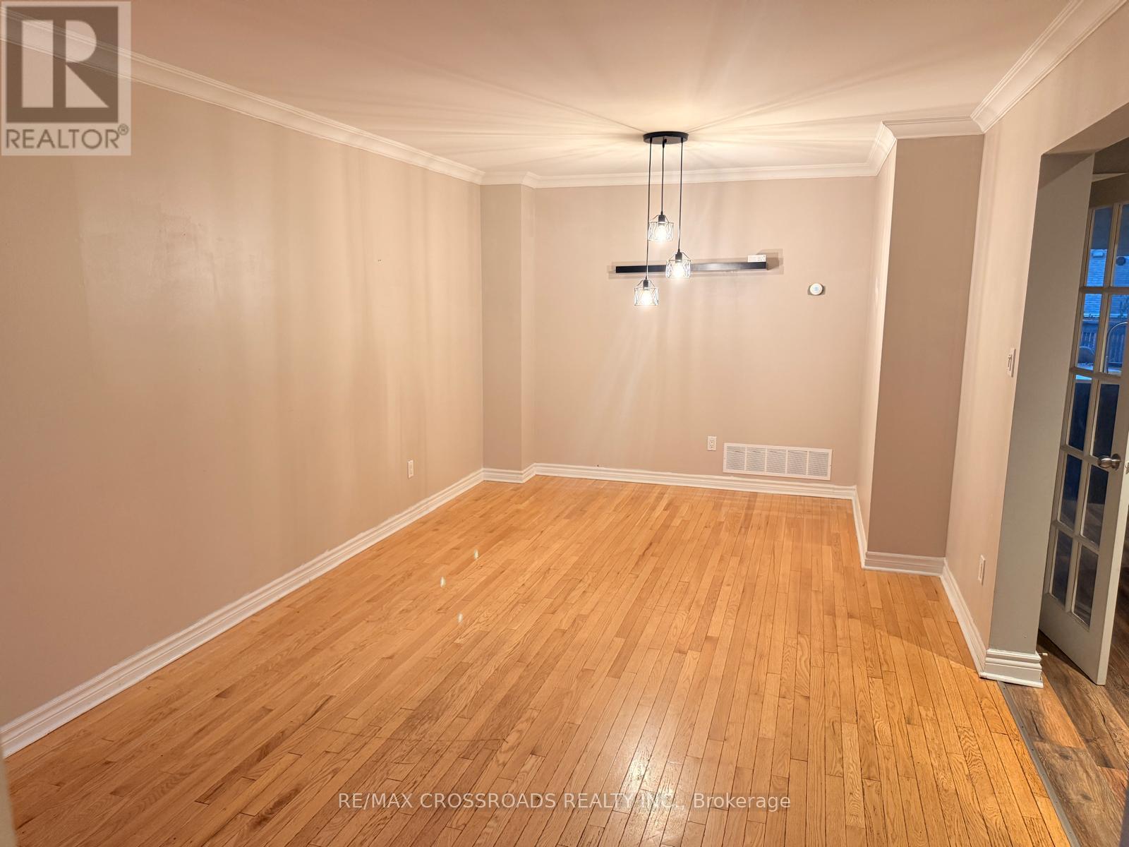 21 Fernbank Place, Whitby, ON photo 8