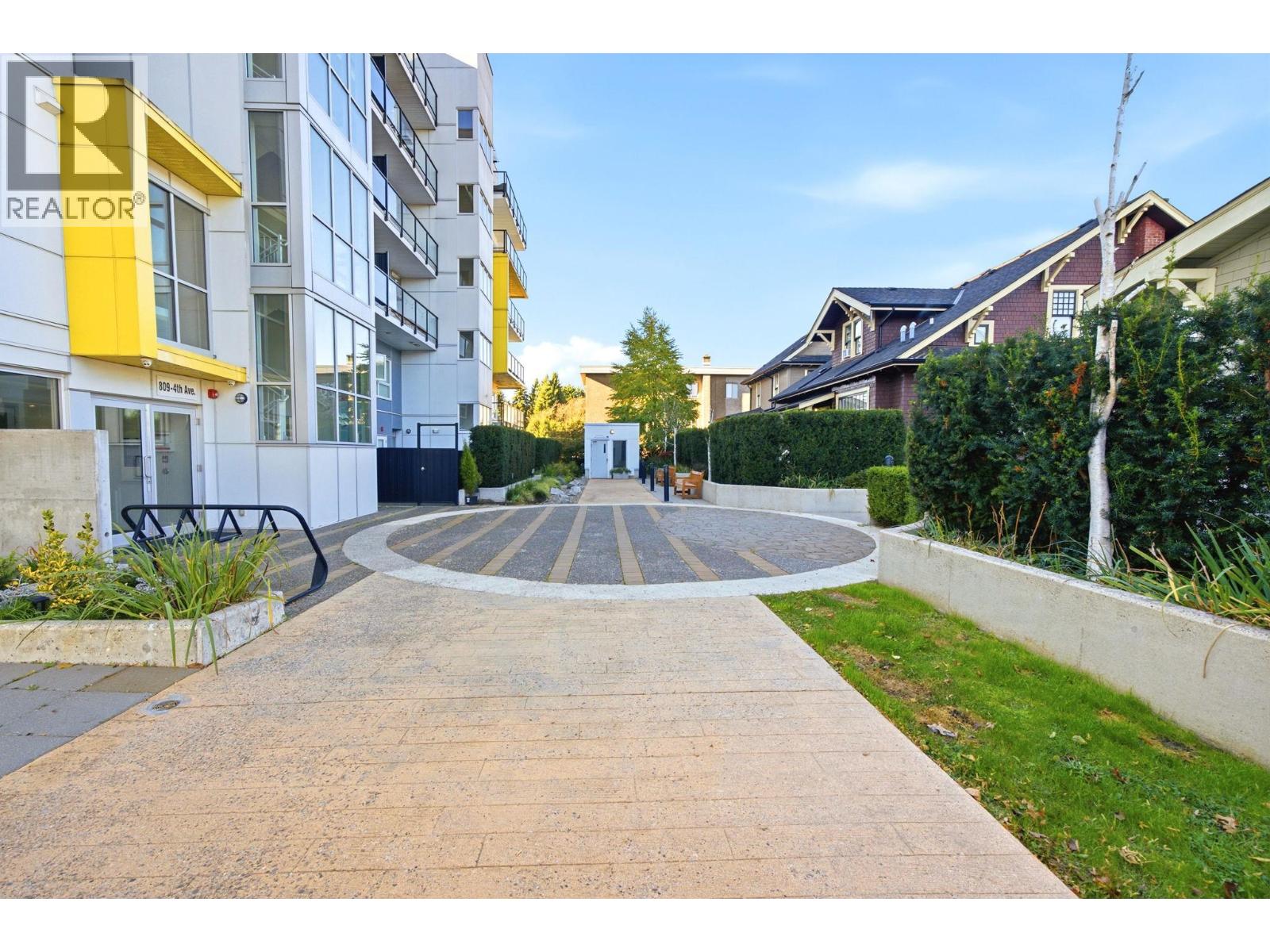 103 809 FOURTH AVENUE, New Westminster - Image 1