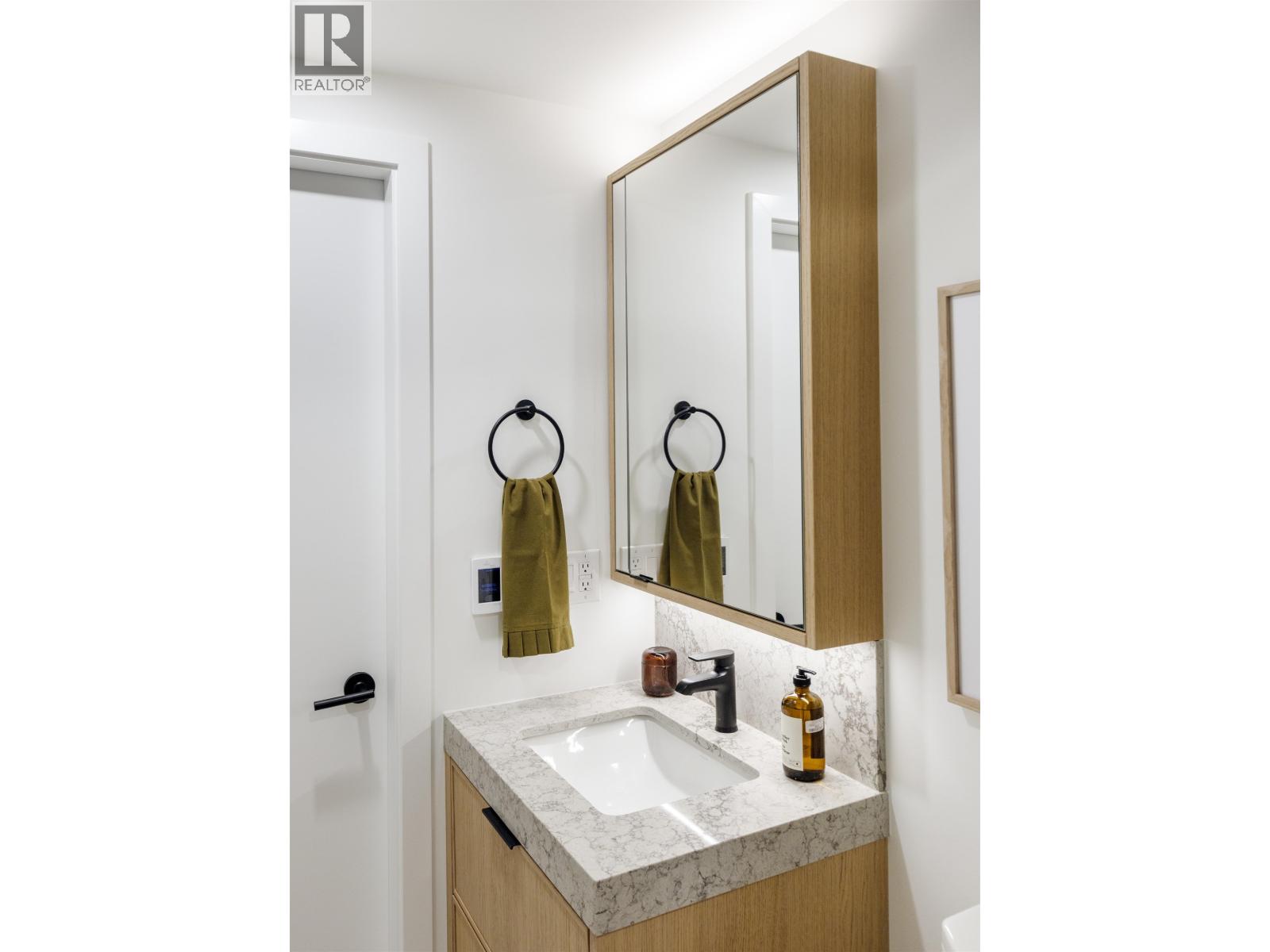 Photo of 160 5399 OAK STREET 20