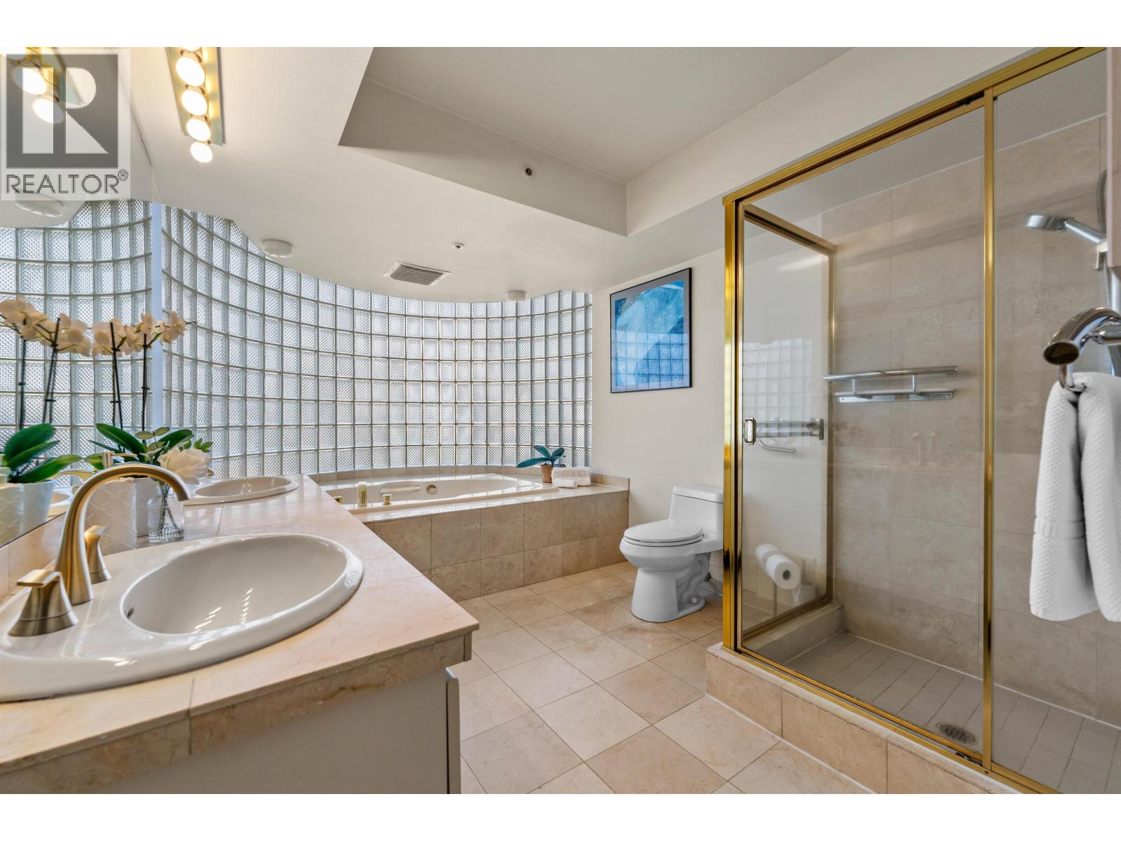 Photo of 103 2280 BELLEVUE AVENUE 25