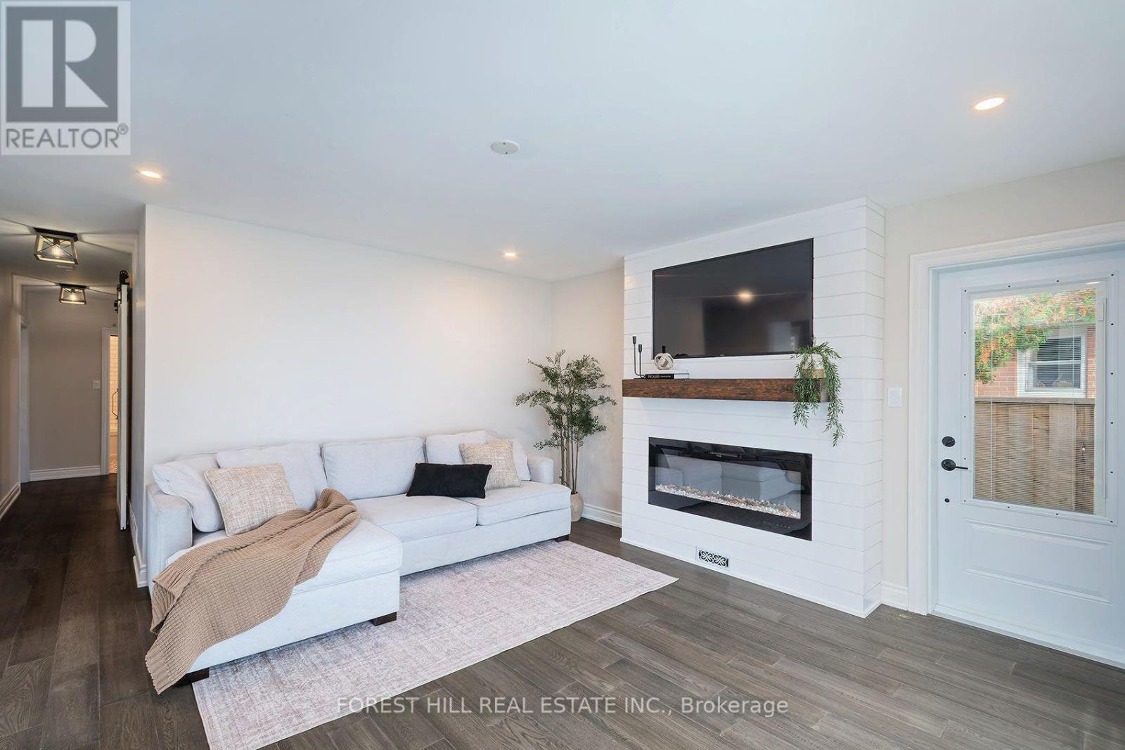 120 Cherrywood Drive, Newmarket, ON photo 5