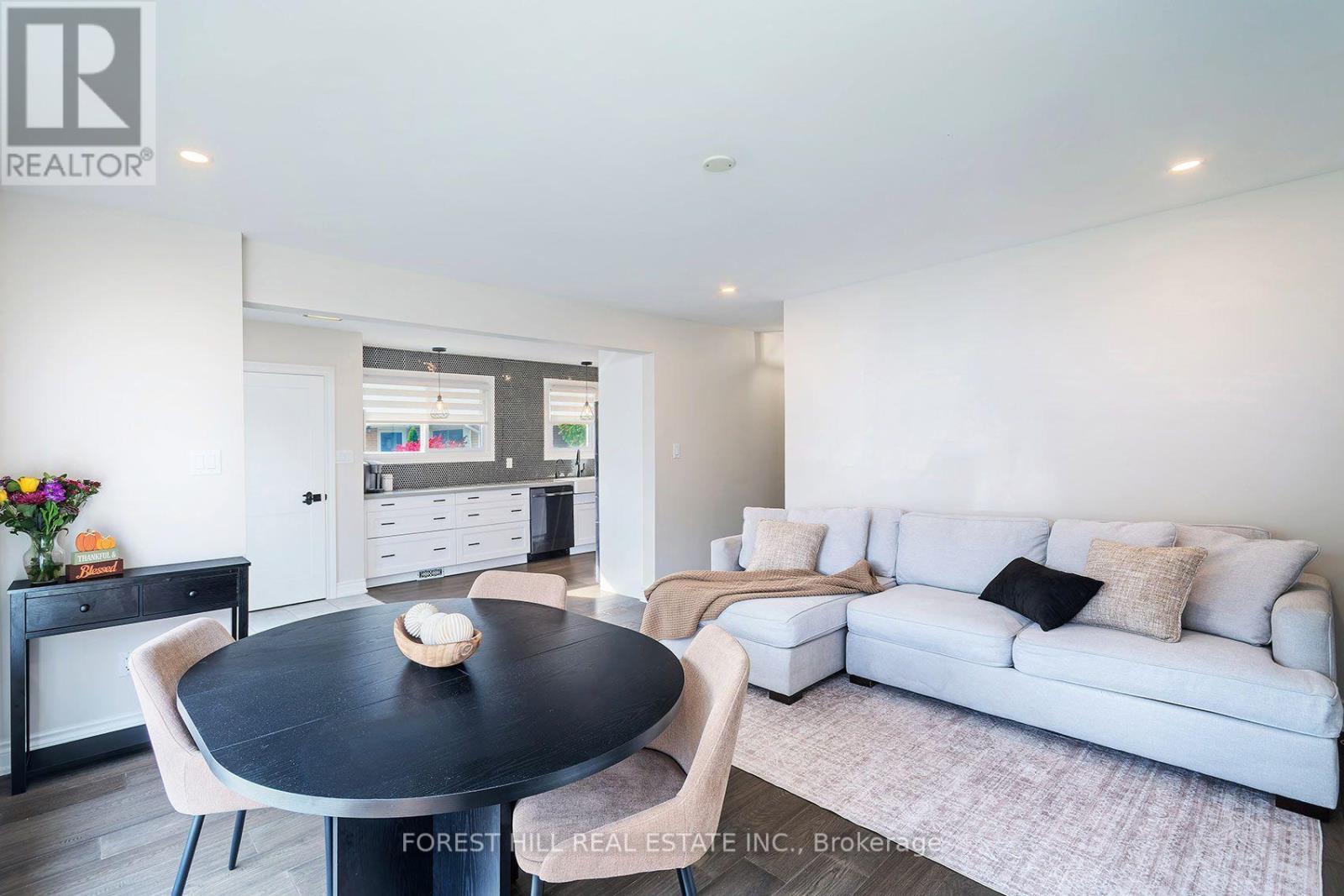 120 Cherrywood Drive, Newmarket, ON photo 6