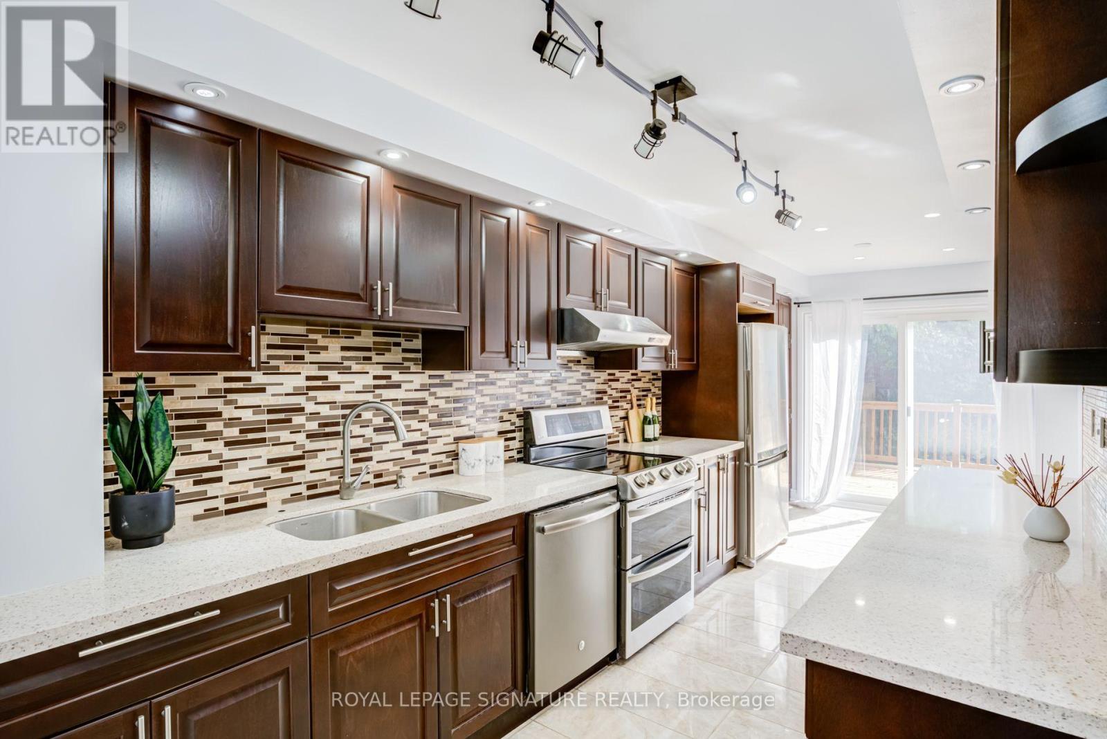 17 Thames Court, Richmond Hill, ON photo 10