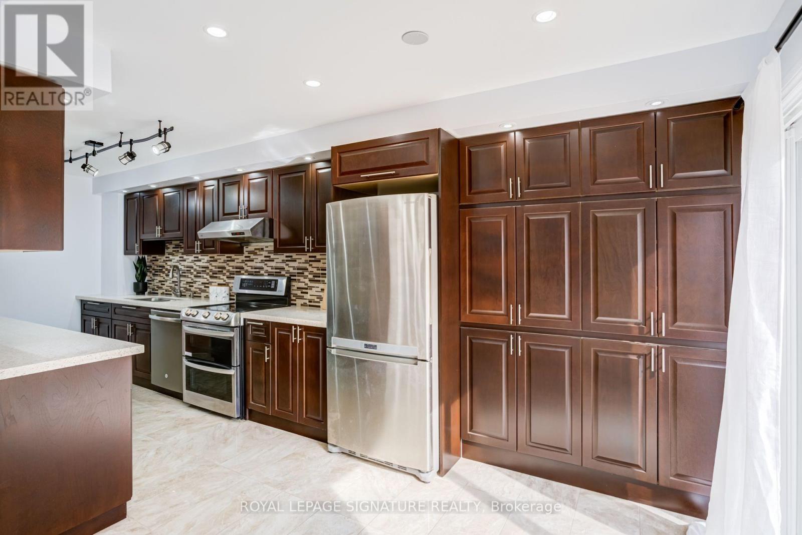 17 Thames Court, Richmond Hill, ON photo 11