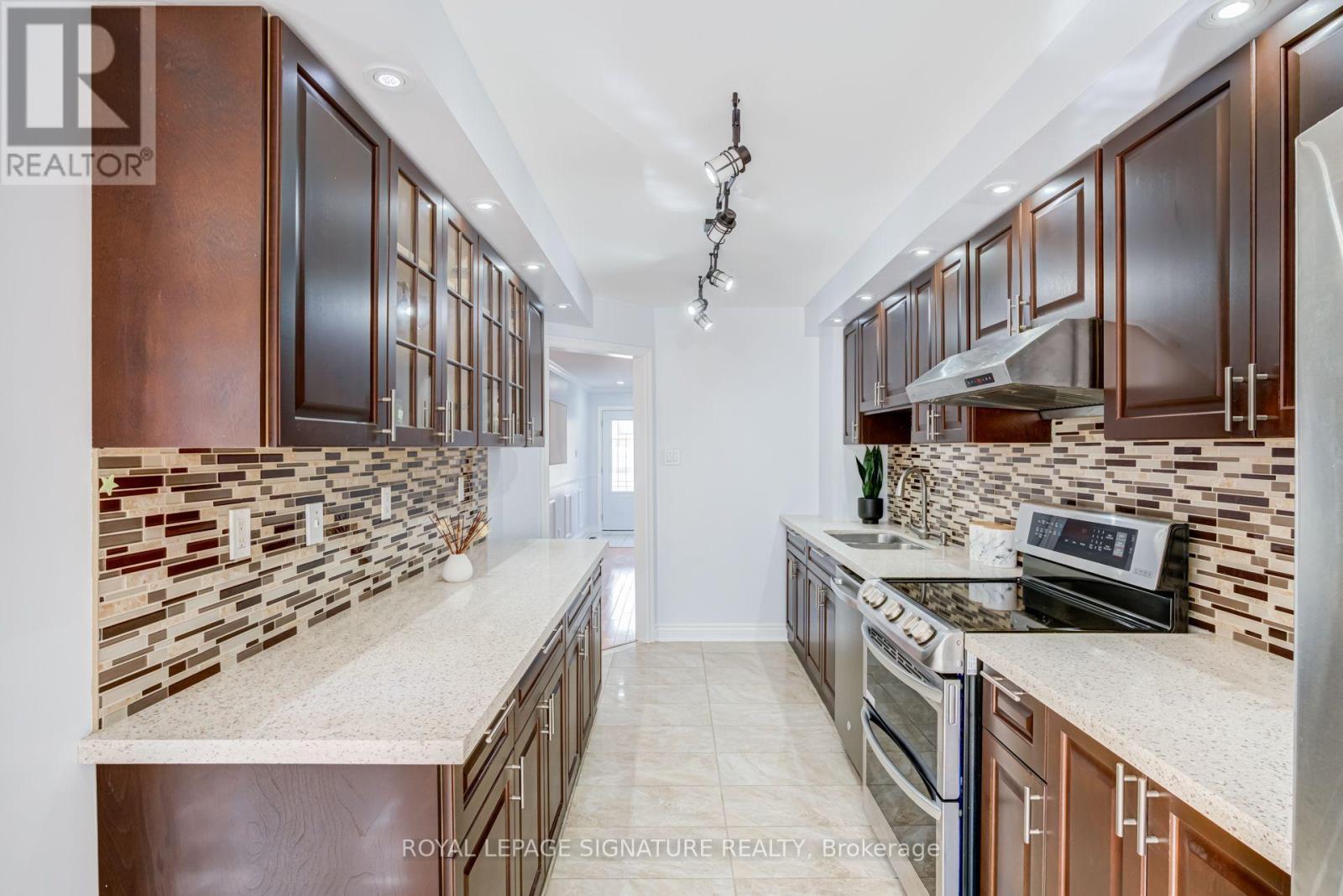 17 Thames Court, Richmond Hill, ON photo 13