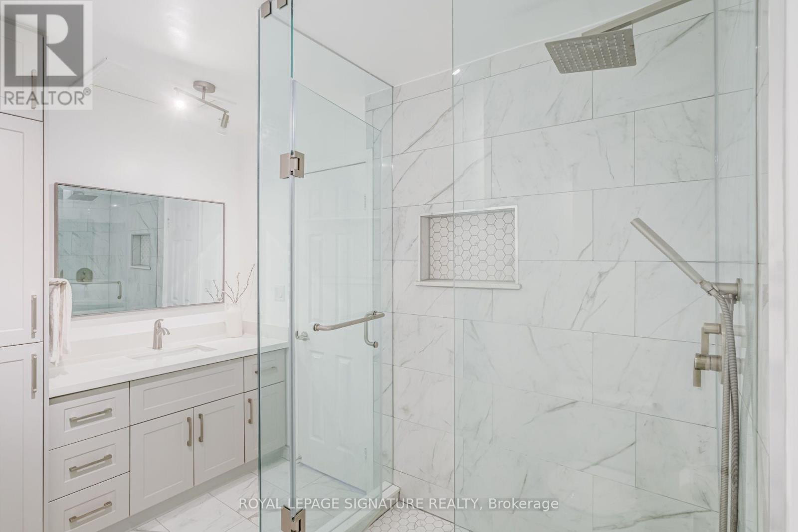 17 Thames Court, Richmond Hill, ON photo 18