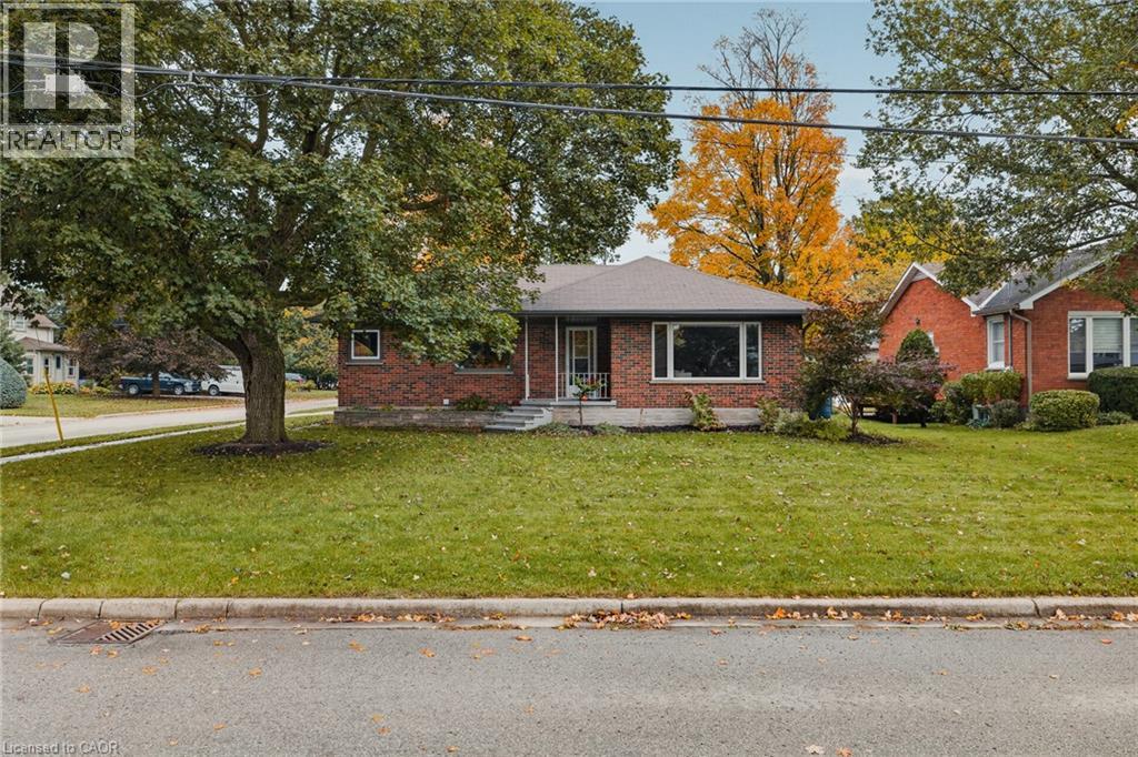 205 Mckenzie Street East — photo 2