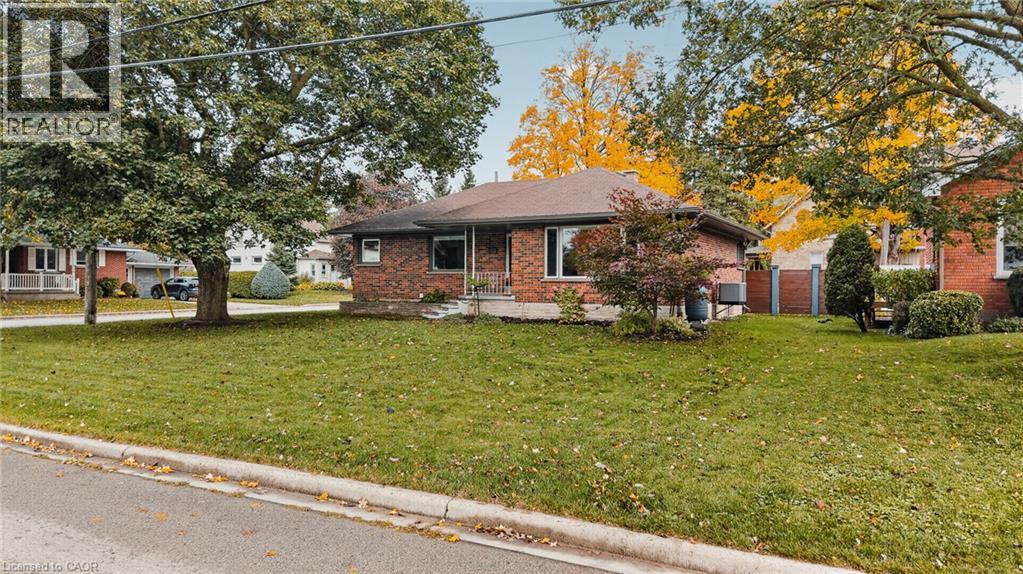 205 MCKENZIE Street E - 32