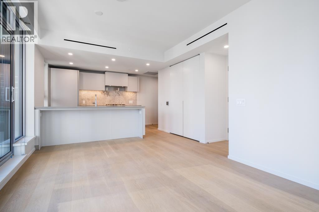908 889 PACIFIC STREET, Vancouver - Image 1