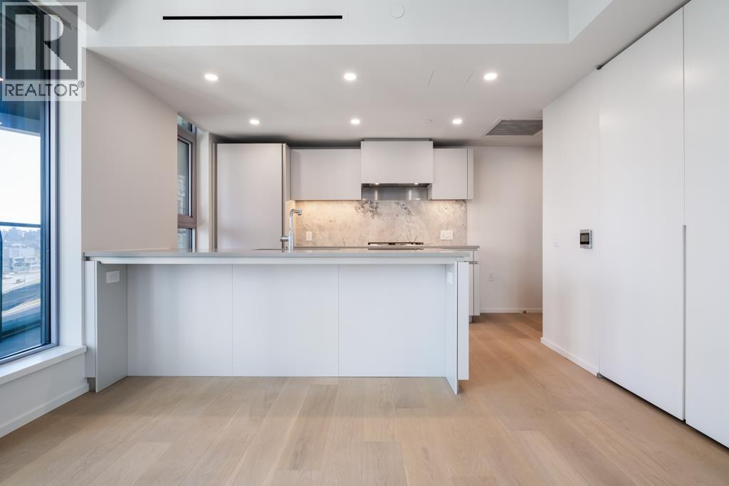 908 889 PACIFIC STREET, Vancouver - Image 1