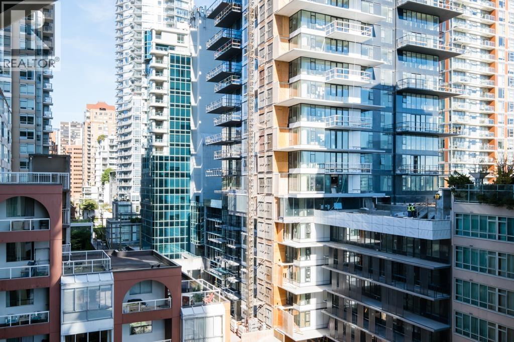 908 889 PACIFIC STREET, Vancouver - Image 1