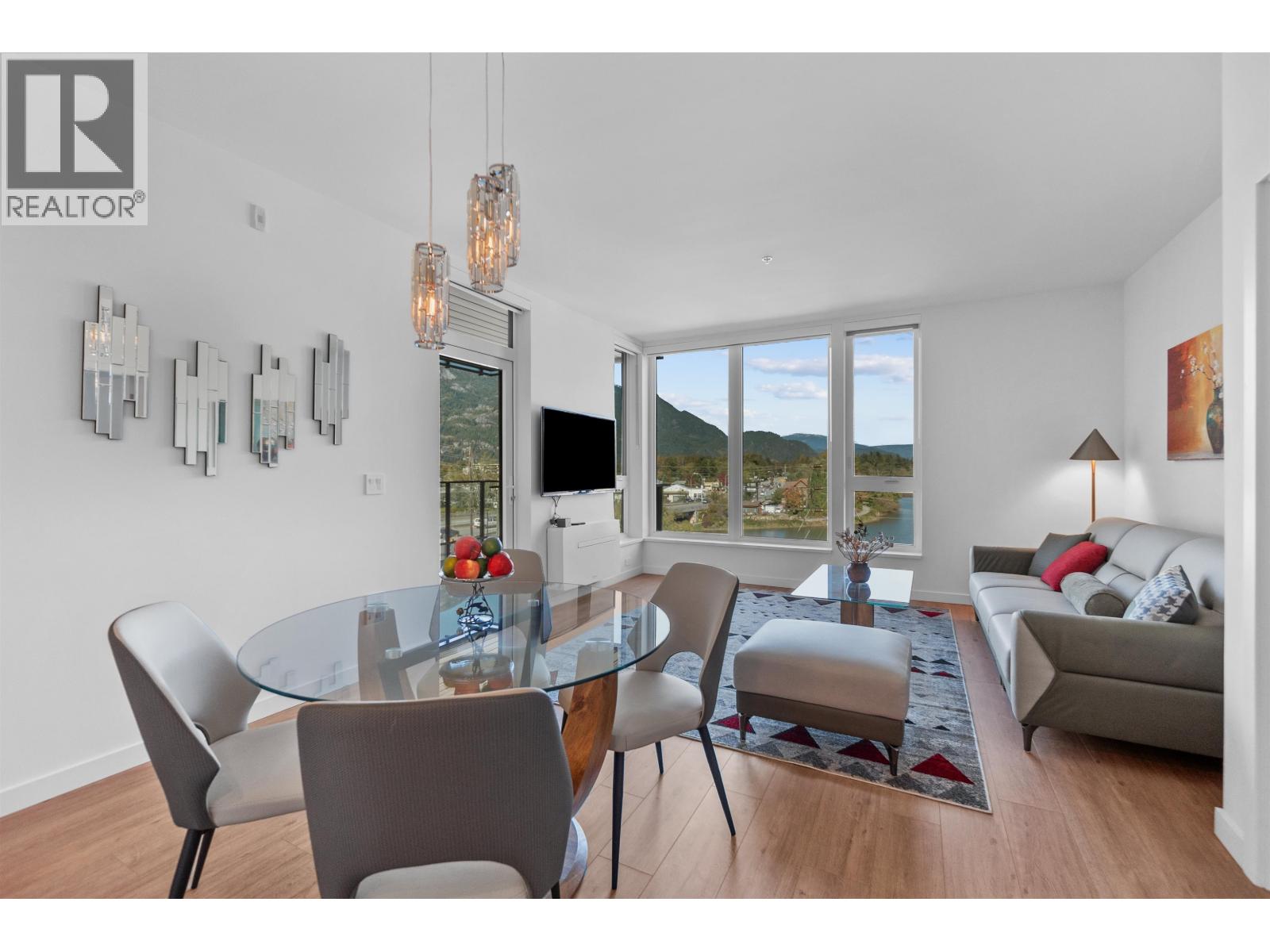 411 1500 SCOTT CRESCENT, Squamish - Image 1