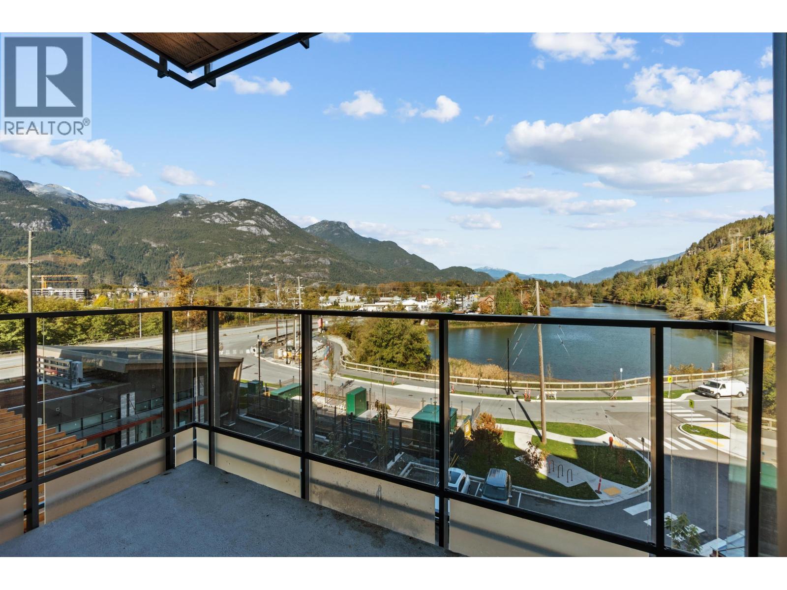 411 1500 SCOTT CRESCENT, Squamish - Image 1