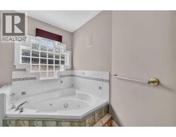 4418 20 Avenue NW - photo 23
