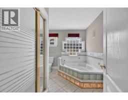 4418 20 Avenue NW - photo 22
