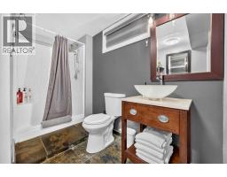 624 24 Avenue NE - photo 38