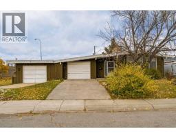 132 Lake Wapta Rise SE - photo 1
