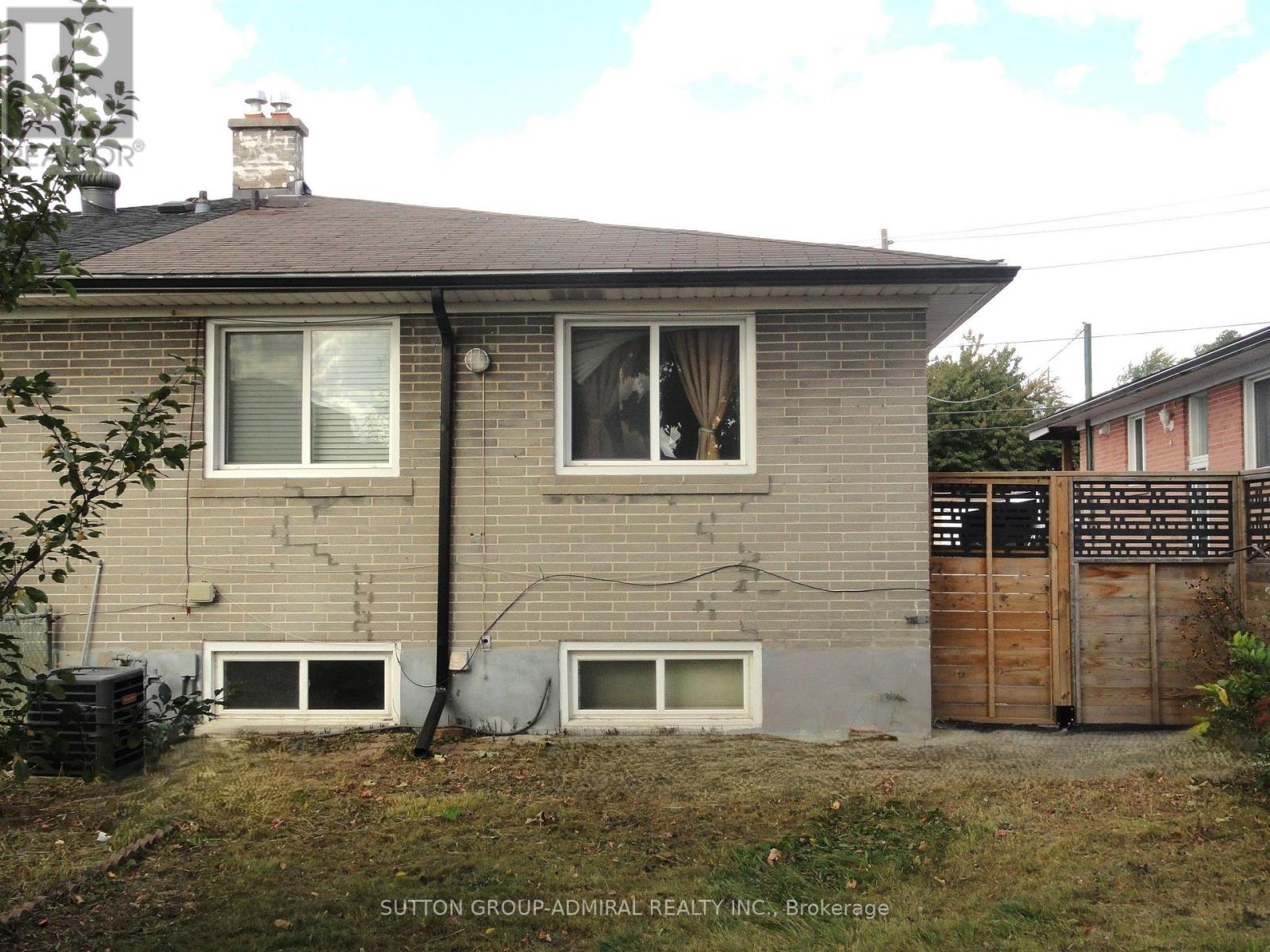 23 Chalkfarm Dr Drive, Toronto, ON photo 3