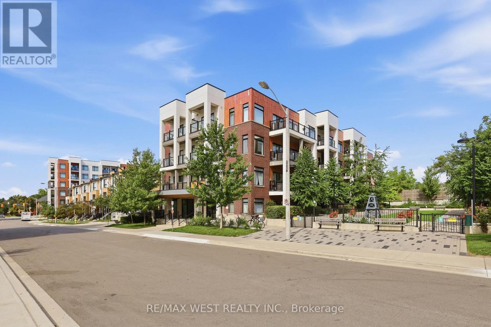 302- 130 Canon Jackson Drive, Toronto, ON photo 3