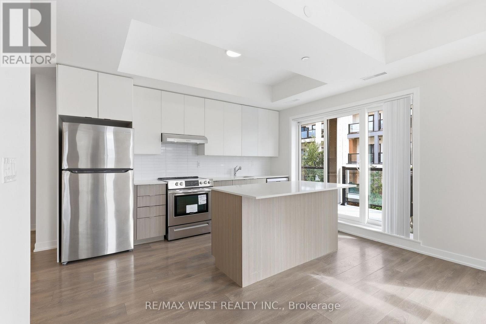 302- 130 Canon Jackson Drive, Toronto, ON photo 5