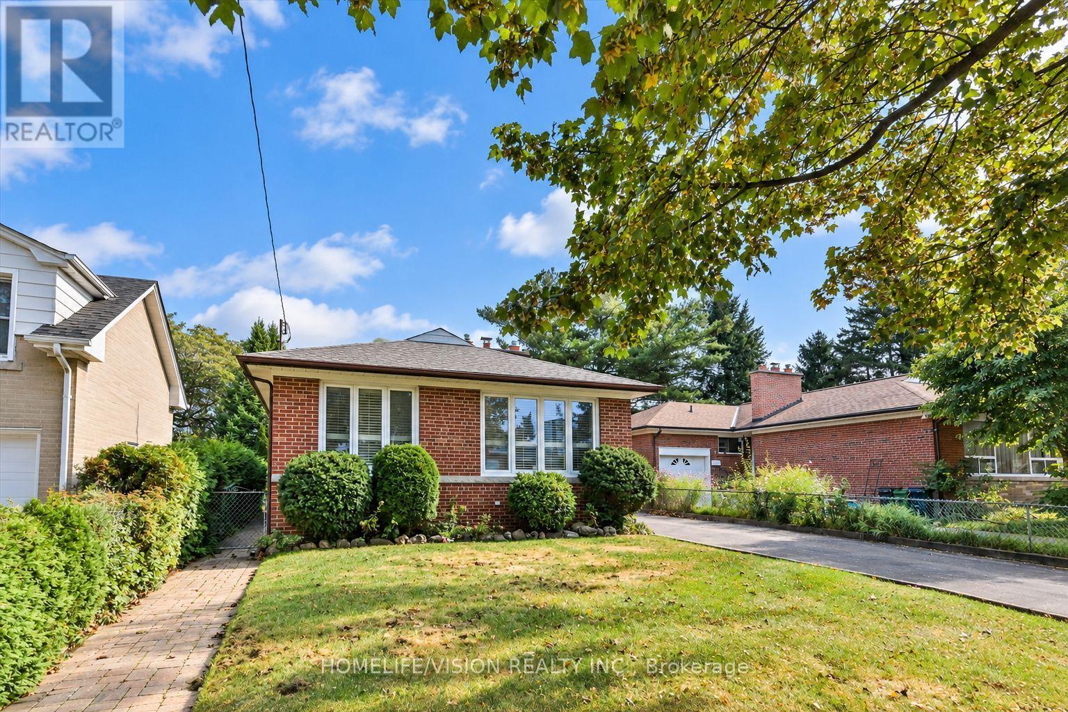 11 Larstone Avenue, Toronto, ON photo 2