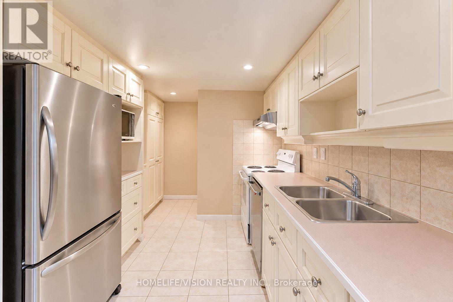 11 Larstone Avenue, Toronto, ON photo 25