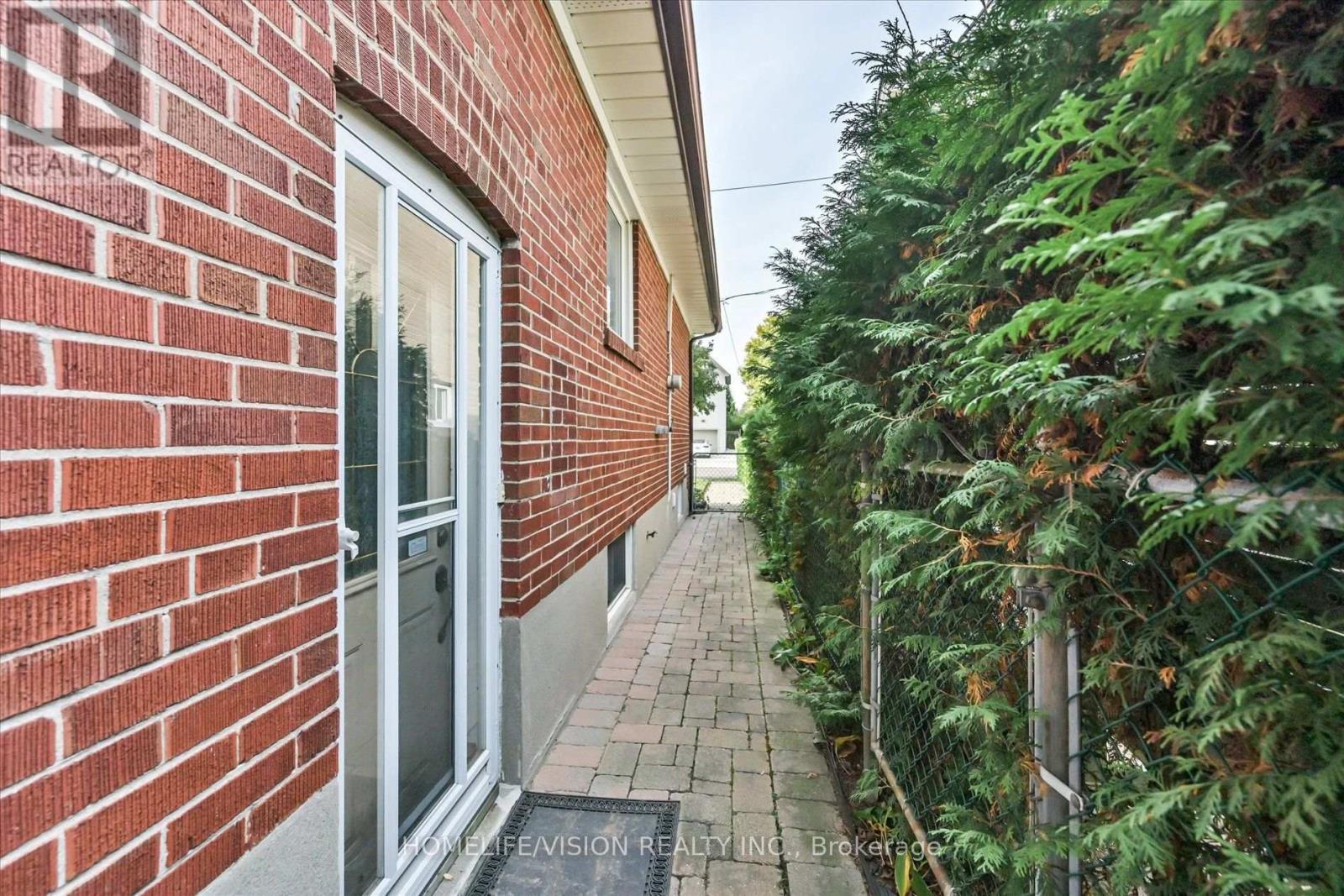 11 Larstone Avenue, Toronto, ON photo 32