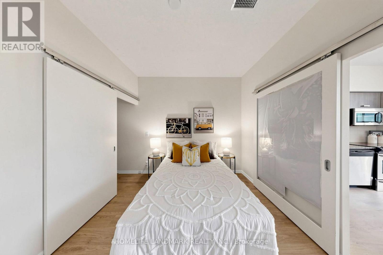 204- 832 Bay Street, Toronto, ON photo 25