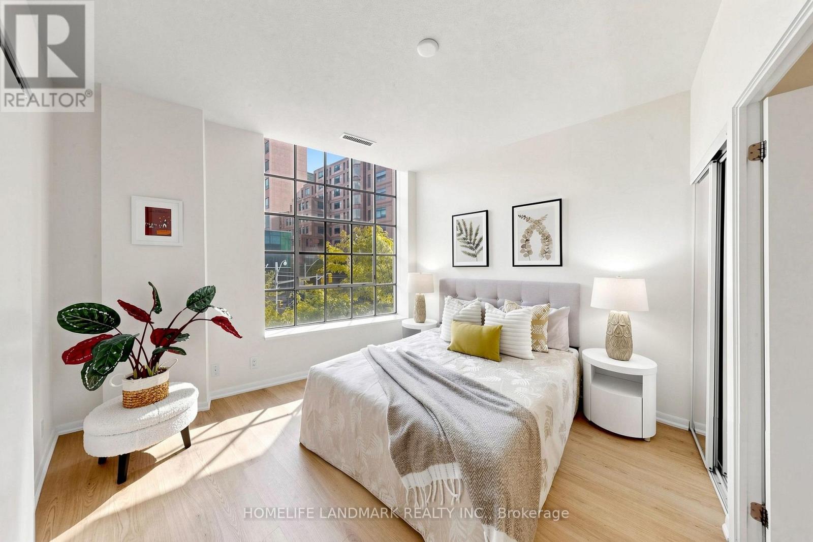 204- 832 Bay Street, Toronto, ON photo 18