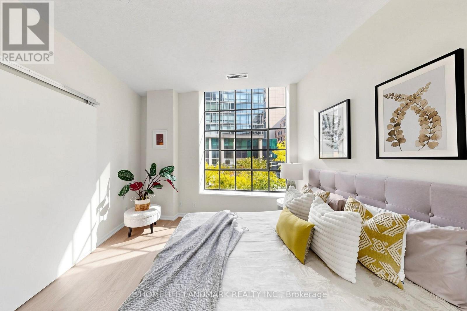 204- 832 Bay Street, Toronto, ON photo 20