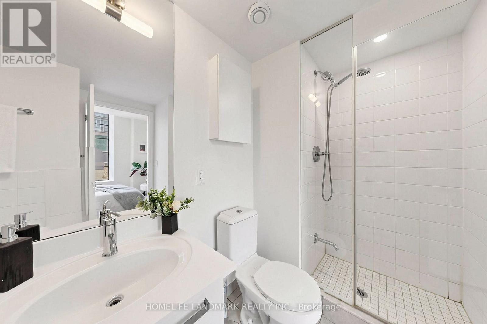 204- 832 Bay Street, Toronto, ON photo 31