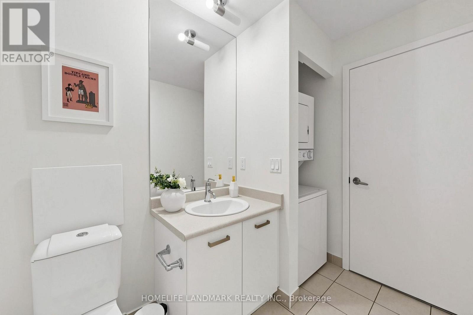 204- 832 Bay Street, Toronto, ON photo 32
