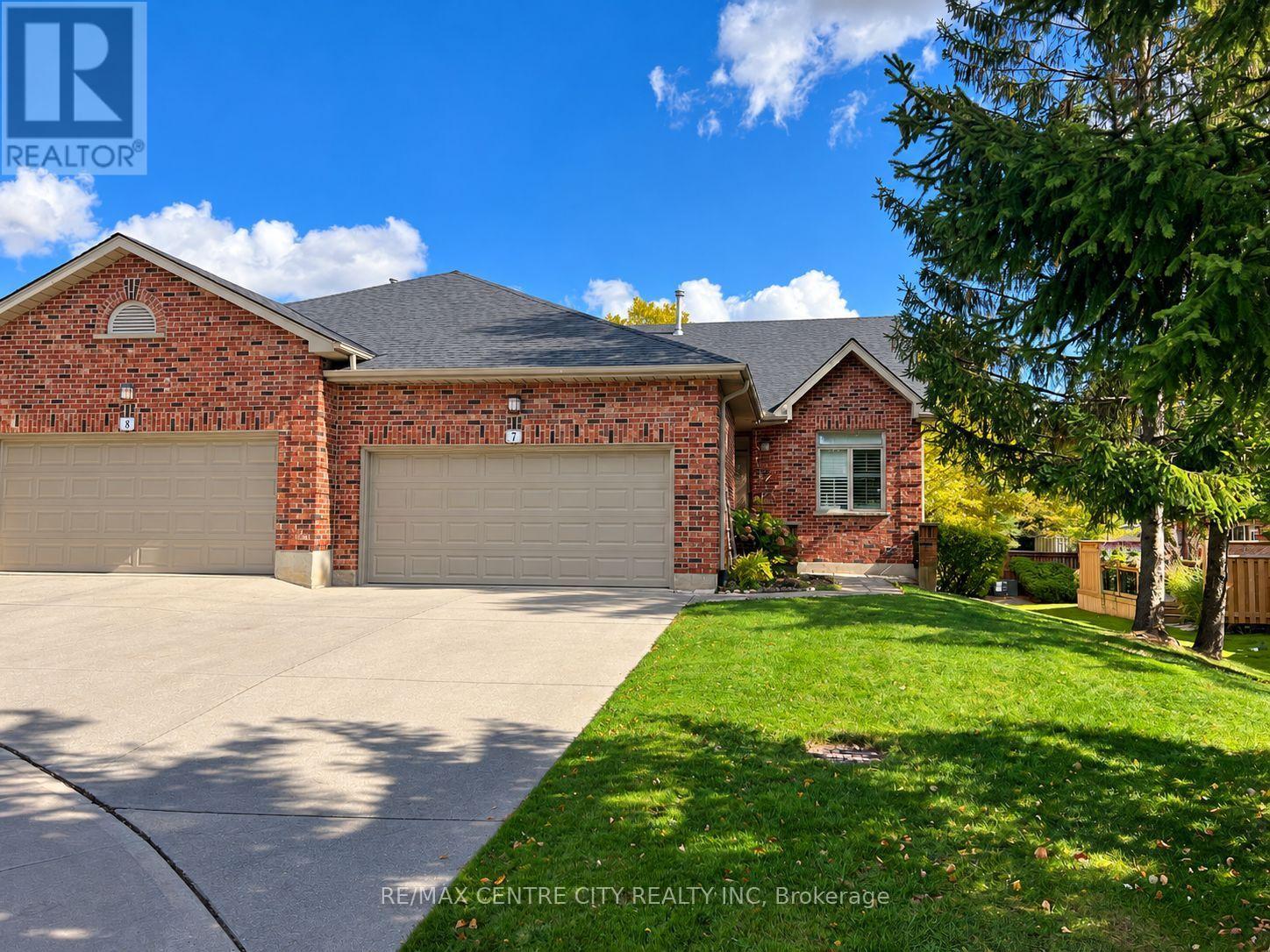 3 bedroom Single Family exterior, 7- 400 Ambleside Drive, London North (North A), Ontario