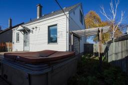 Foyer - 443 Tinniswood Street, Winnipeg, MB R2X2G3 Photo 8