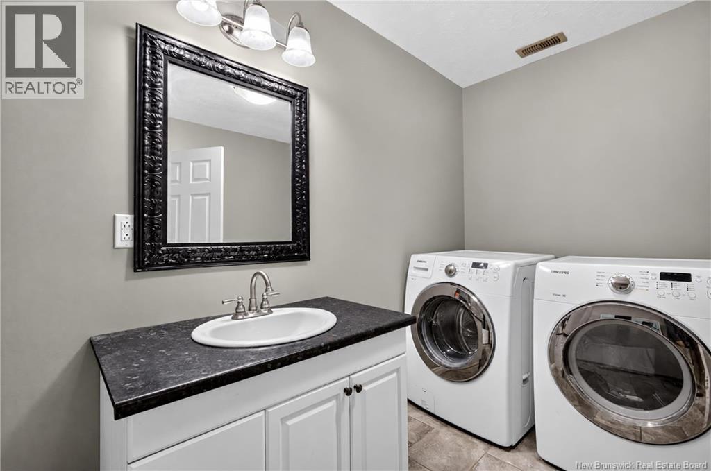 800 Haut-Saint-Antoine Road - 27