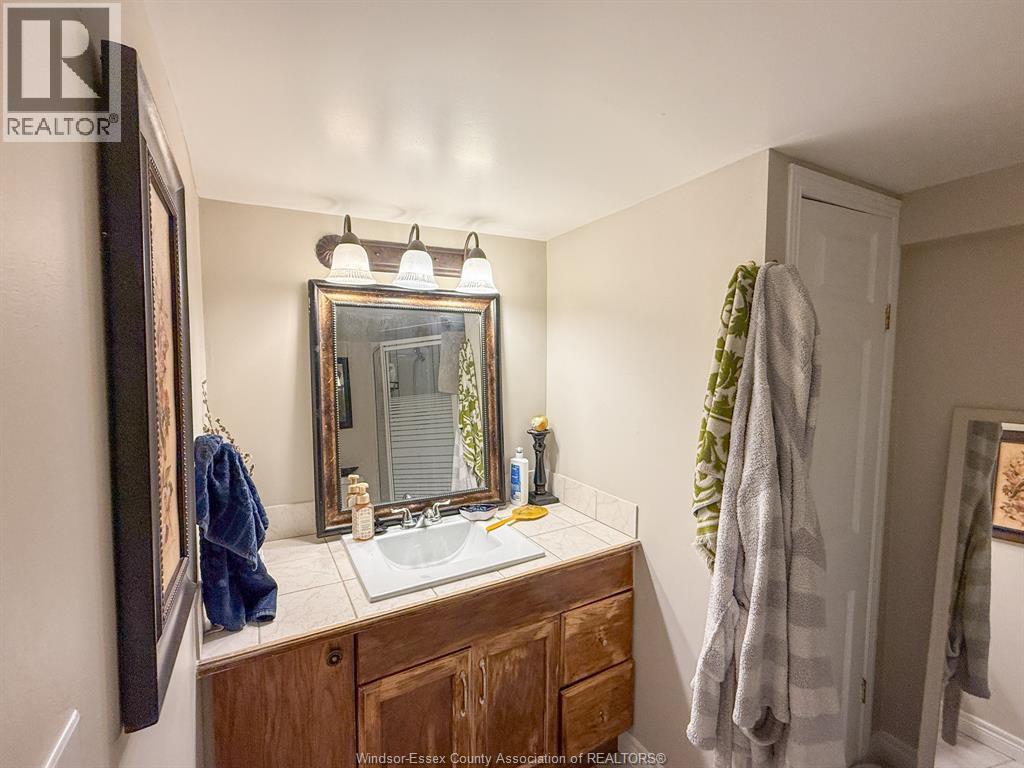 1087 Marentette — photo 40