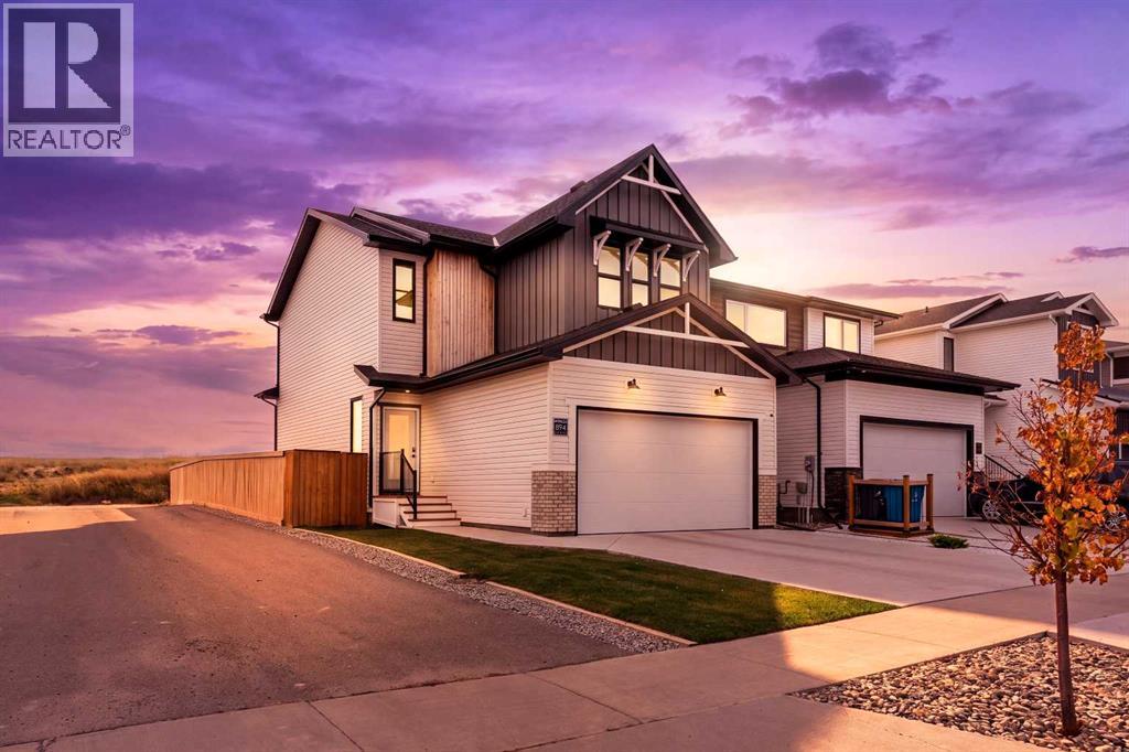 Photo of 894 Miners Boulevard W, Lethbridge