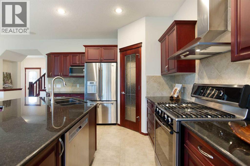 66 Cougarstone Close SW - 10