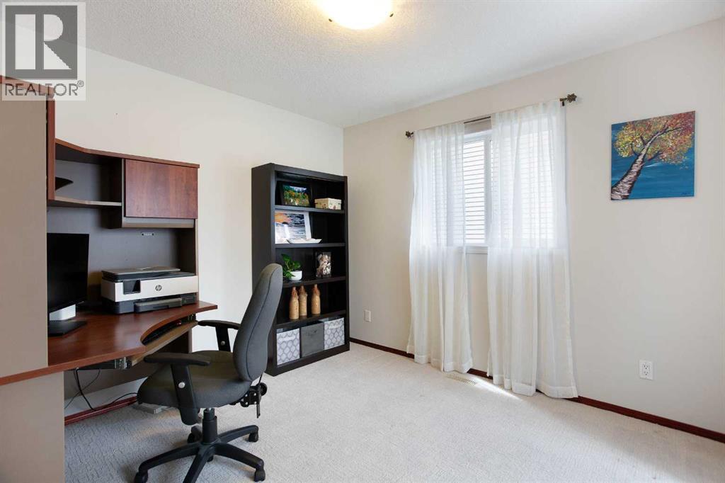 66 Cougarstone Close SW - 27