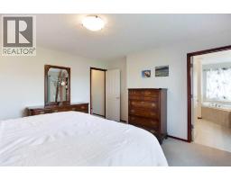 66 Cougarstone Close Sw, Calgary, AB T3H5J4 Photo 23