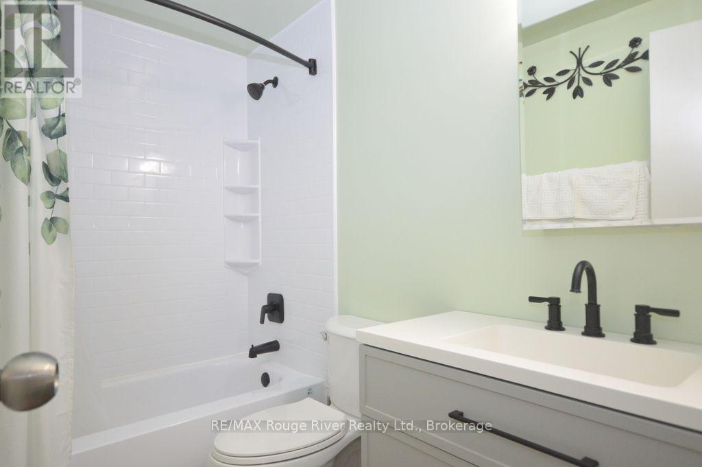 1084 Norman Crescent, Oshawa, ON photo 11