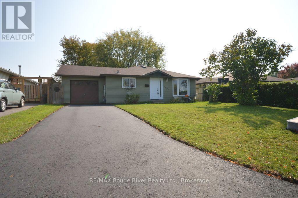 1084 Norman Crescent, Oshawa, ON photo 2