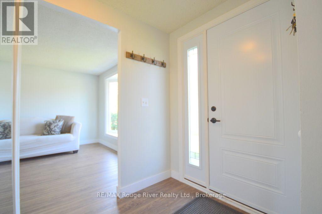 1084 Norman Crescent, Oshawa, ON photo 4