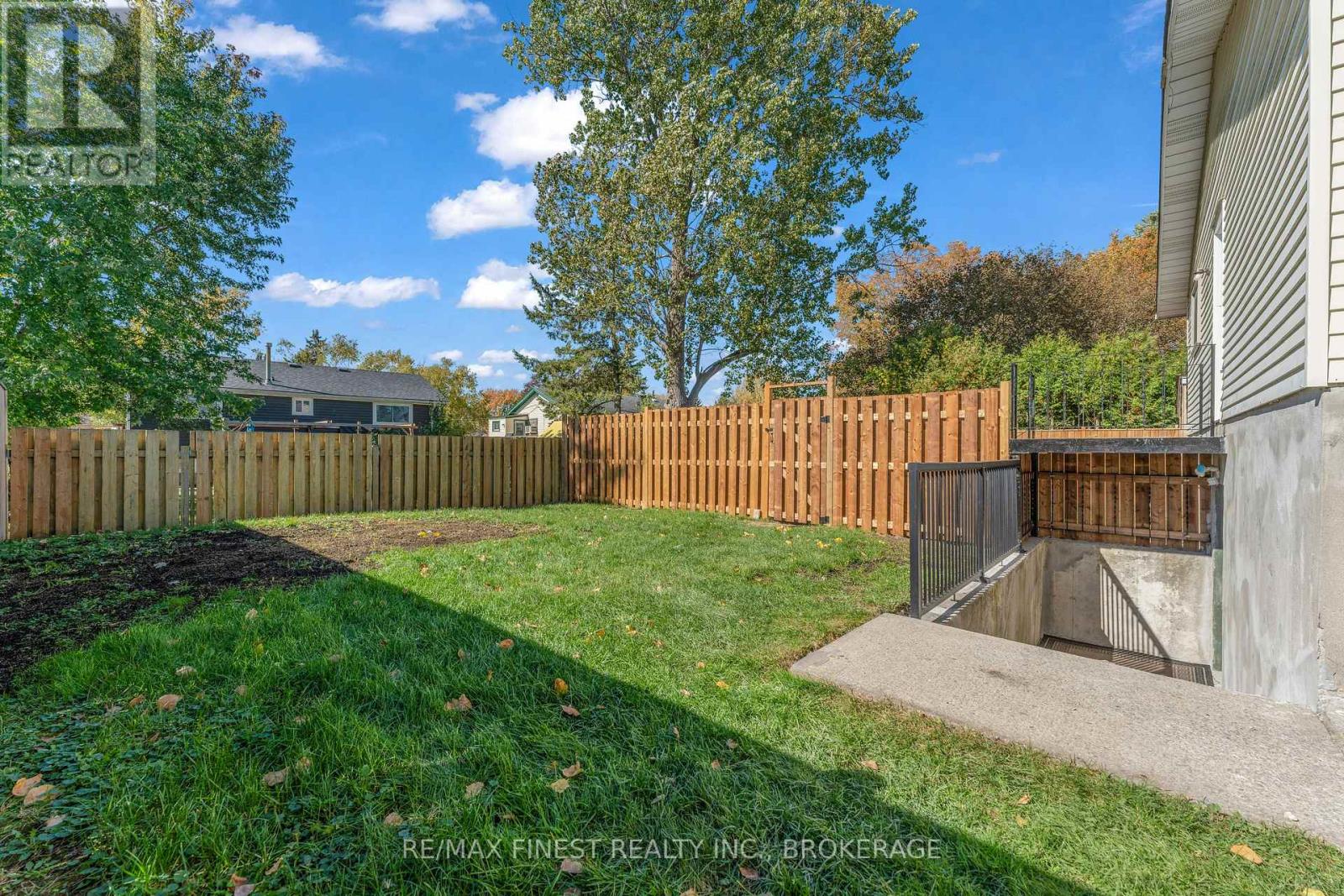 1600a Anne Street — photo 40