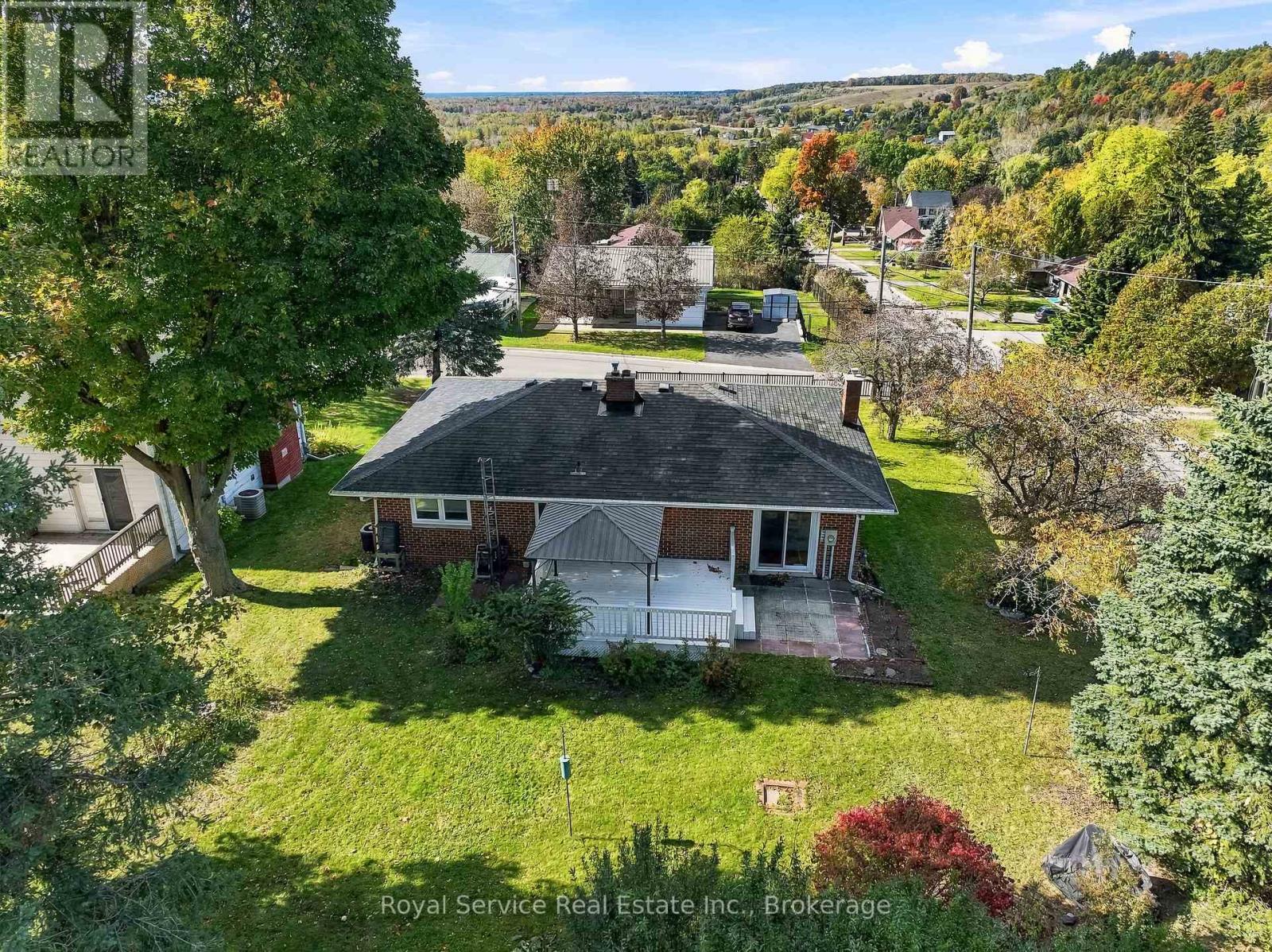 38 BURNHAM AVENUE - 44