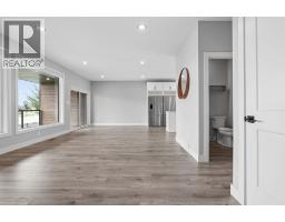 304 Grassland Boulevard W - photo 5