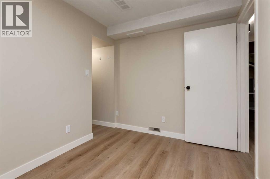 8826 6 Street SE - Image 19
