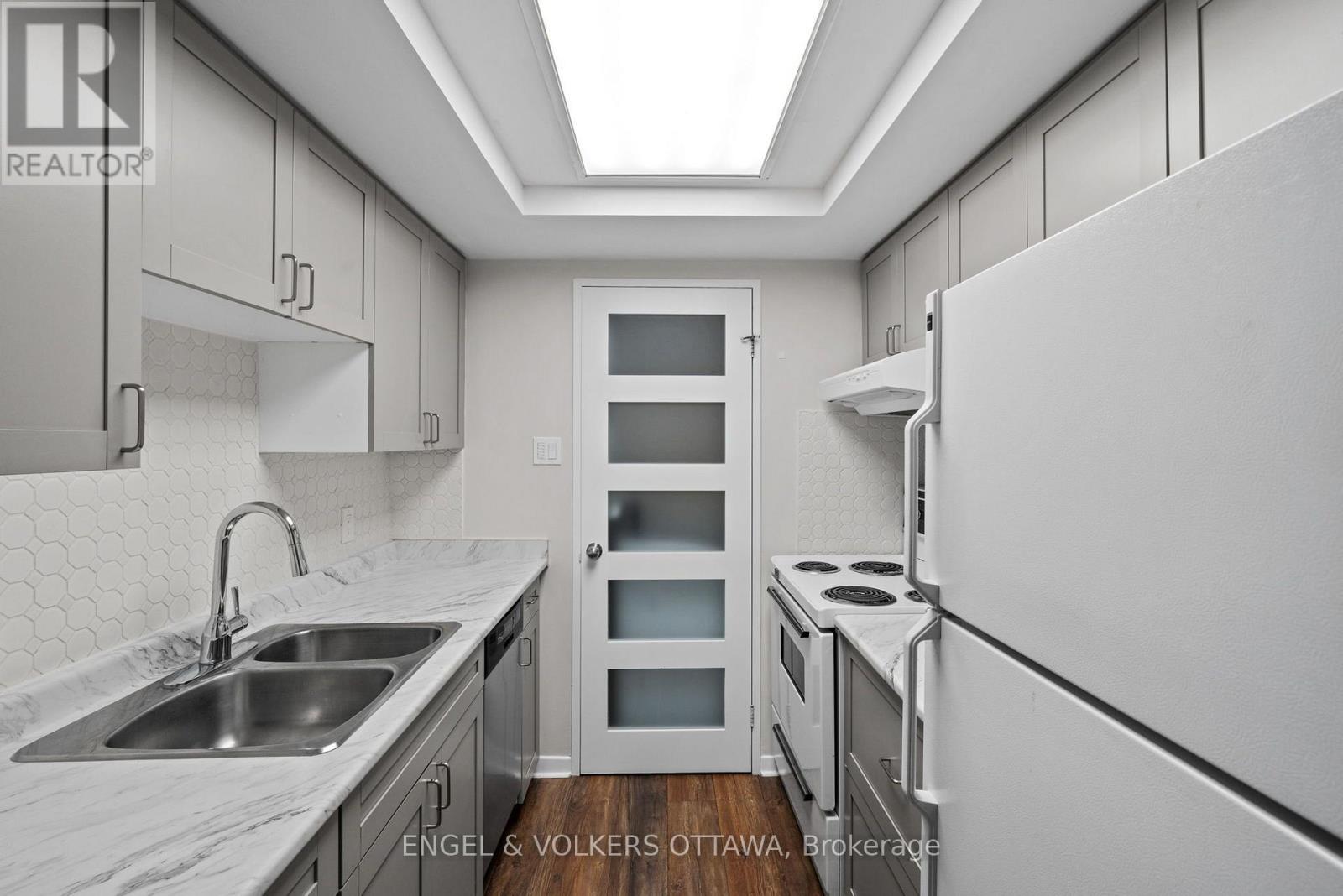 45 Holland Avenue — photo 16